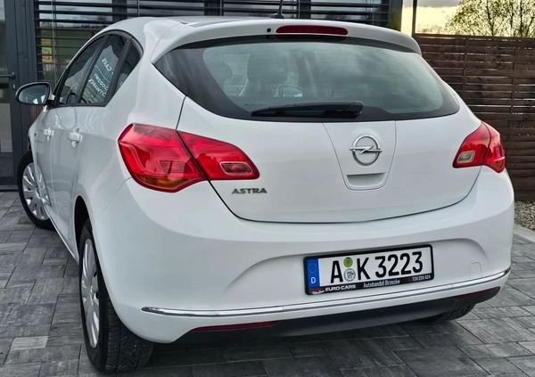 Opel Astra cena 35900 przebieg: 120000, rok produkcji 2015 z Brzozów małe 781